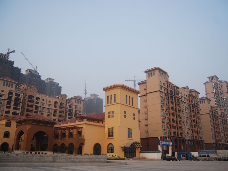 華強城一期二標段工程（2010年省文明工地、省“結(jié)構(gòu)中州杯”工程）